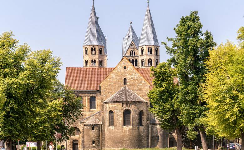 Churches and monasteries © C. Rodriguez