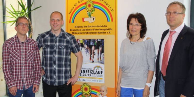 Kinderkrebshilfeverein und OB Henke werben für Benefizlauf in der Kreisstadt benefizlauf 15.07.2013 werbung