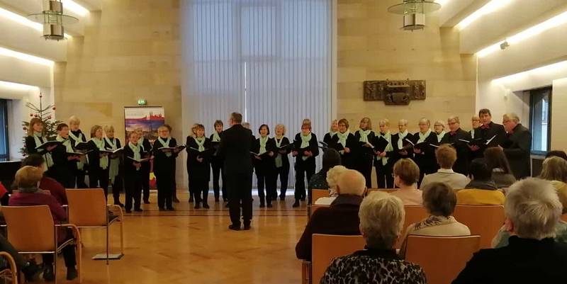 der cantamus chor magdeburg unter der leitung von j rgen t pfer bei einem konzert im rathaussaal halberstadt bildnachweis cantamus chor magdeburg privat