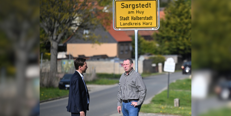 PM   Neue Ortsschilder für Sargstedt am Huy