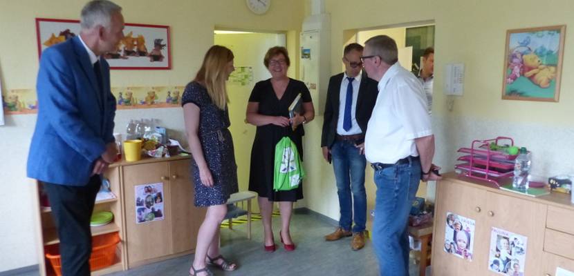 Petra Grimm-Benne, Ministerin für Arbeit, Soziales und Integration, besichtigt die Gruppenräume der Kita „Sonnenschein“ in Ströbeck © Stadt Halberstadt, Pressestelle