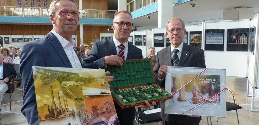 „Wolfsburg und Halberstadt haben einen kleinen Teil der Geschichte mitge-staltet“ – OB Klaus Mohrs anlässlich der 30jährigen Städtepartnerschaft © Stadt Halberstadt/Pressestelle