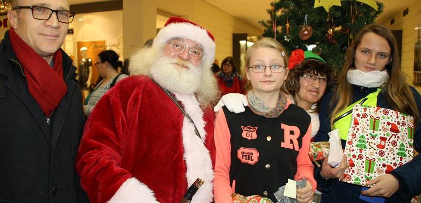 Strahlende Kinderaugen zur Bescherung am Wunschweihnachtsbaum © Stadt Halberstadt/Pressestelle