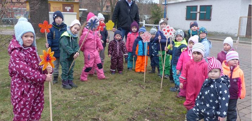 Holzblumen gegen Unachtsamkeit © Stadt Halberstadt/Pressestelle