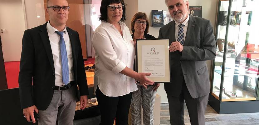 Auszeichnung für Service und Qualität - Erneut Q-Siegel für Tourist Infor-mation Halberstadt © Stadt Halberstadt/Pressestelle