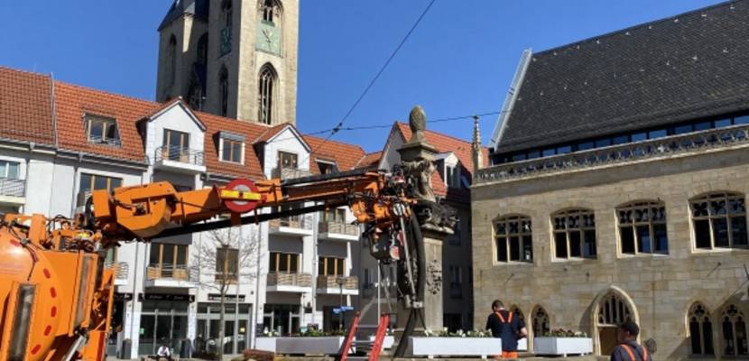 holzmarktbrunnen wird angestellt © Stadt Halberstadt, Stadtmarketing/Öffentlichkeitsarbeit
