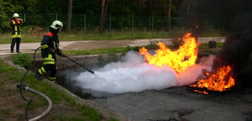brandsimulation auf uebungsgelaende
